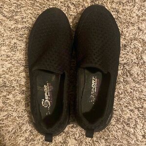 Black Skechers shoes